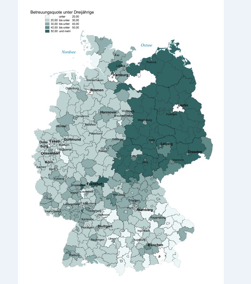 Eine Deutschlandkarte mit der Betreuungsquote für unter Dreijährige. Die höchsten Prozentzahlen erreicht der Osten.