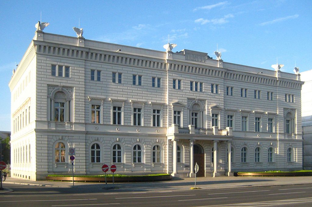Bertelsmann Repräsentanz - 1024px-Berlin,_Mitte,_Unter_den_Linden_1,_Kommandantenhaus